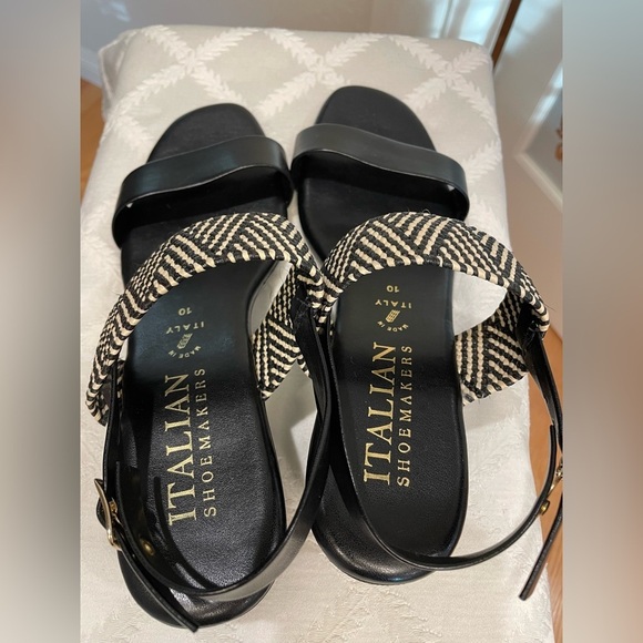 Italian Shoemakers Size 10 Black and Cream Aztecish Looking Style Sandal - Picture 3 of 7